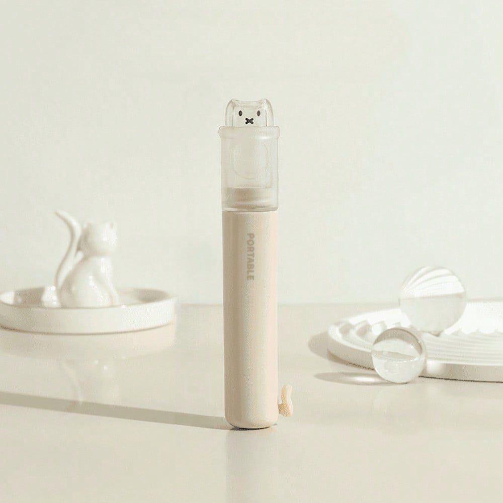 Compact Folding Toothbrush Kit Featuring a Toothpaste Holder, a Dual-Purpose Dental Accessory, a Must-Have for Business Travel