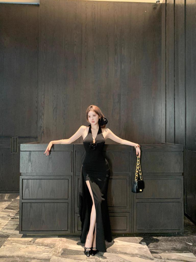 French Style Elegant Halter Neck Women's Dress with High Waist Slit – Summer 2026 Collection