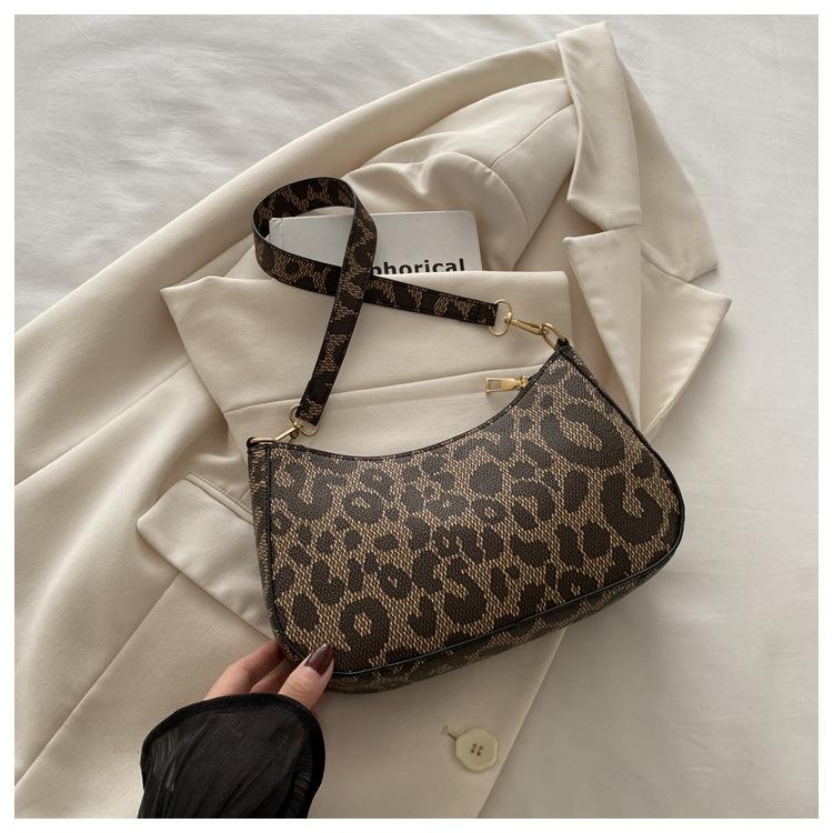

Design bag women 2025 popular new portable fashion leopard print shoulder armpit bag коричневий
