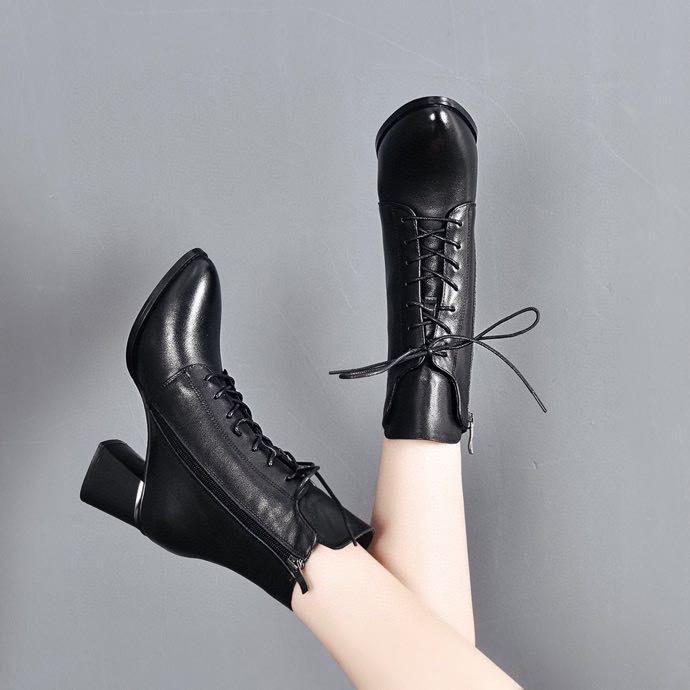 

Модные маленькие ботинки Мартина с острым носком, новые осенне-зимние, черные, на толстом каблуке, на шнуровке, из первого слоя коровьей кожи, модные короткие ботинки на толстом каблуке 41