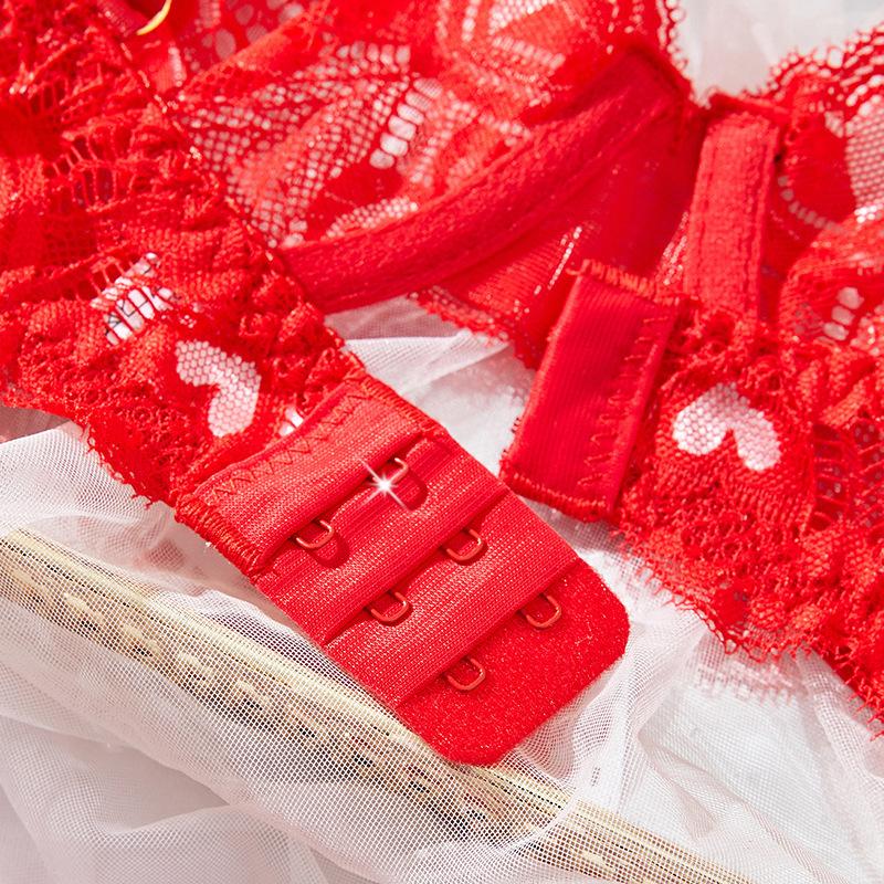 Ultra-thin Red Heart-shaped Embroidered Bra Shows Big Breasts, Thin Set, Bright Red Lace Sexy Lingerie