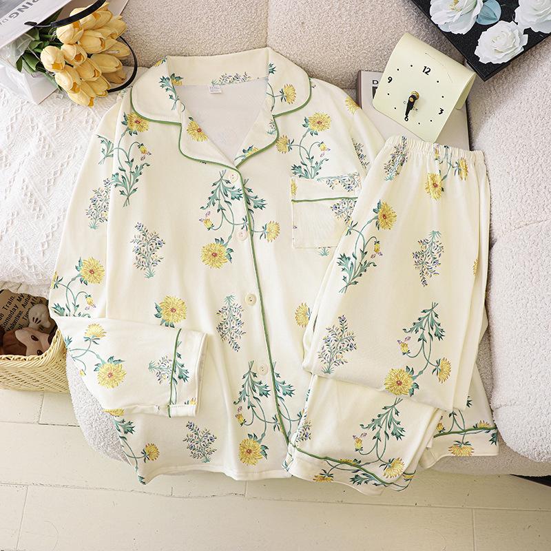 

Luxurious German Velvet Pajamas for Women - Plus Size, Long-Sleeved, Korean Style Cute Homewear Set for Autumn and Winter. XXL