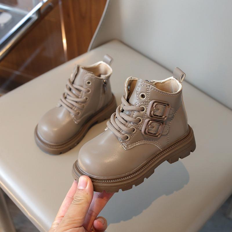 

Модная обувь для девочки 2025 Осень Новые детские ботинки в британском стиле Простые и универсальные ботильоны для девочки Мягкая подошва Противоскользящая обувь для мальчика 25insole15cm коричневый