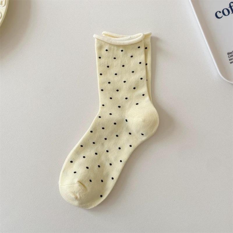 The Gentle and Sweet Spring and Summer Cream-style Mid-calf Socks for Women in An Ins Style, The School Pile Socks