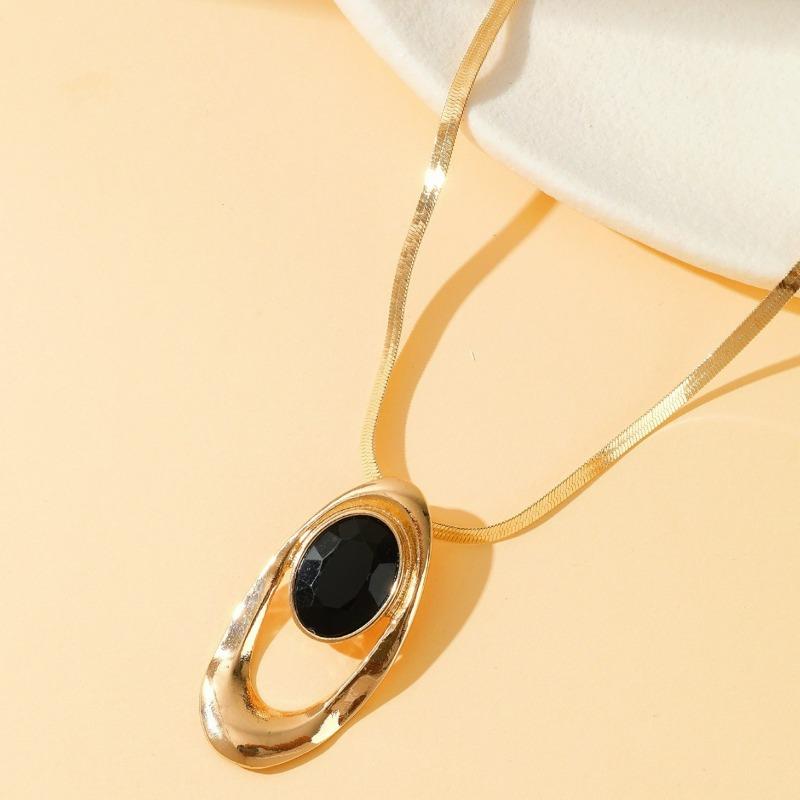 French Light Luxury Simple Niche Oval Geometric Pendant Necklace Stud Earrings Jewelry Set Elegant Accessories