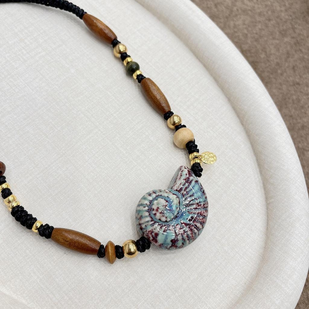Retro Conch Long Necklace for Women: Unique Niche Design, High-End Sweater Chain, Versatile Accessory for Autumn & Winter