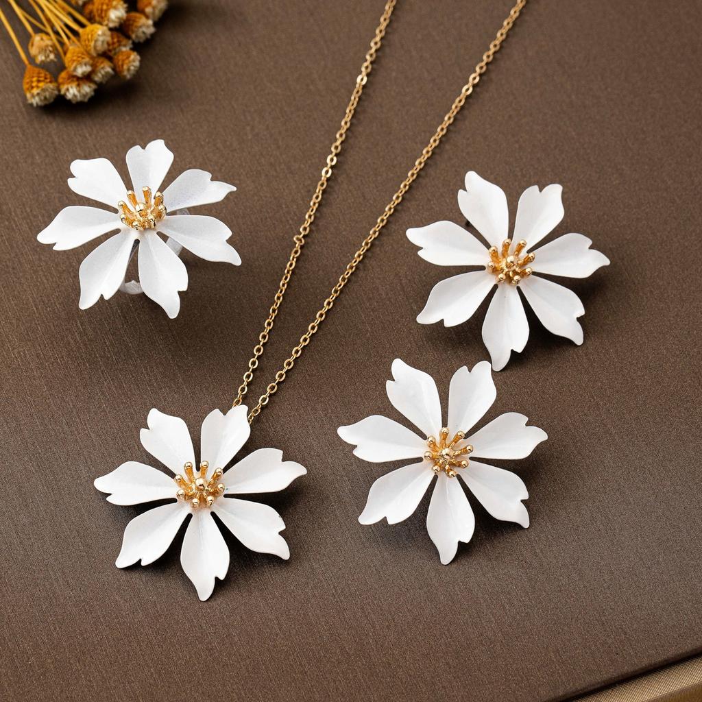 A Set of Women's Jewelry: Dopamine-Colored Three-Dimensional Flower Earrings, Necklace, and Ring Set, Suitable for Daily Wear and Vacation