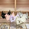 Knödelförmige Umhängetasche mit einem Unterarmgurt, Eine hochwertige und Nischen-Damen-Crossbody-Tasche