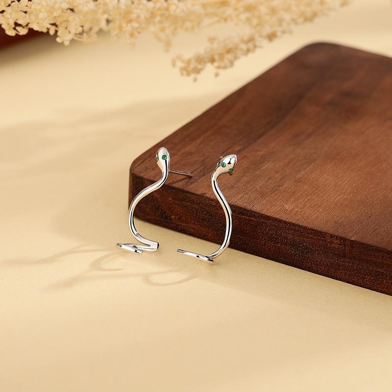 Individually Frigid Serpentine Earrings Light Luxury New Products for Men and Women Trendy Earrings
