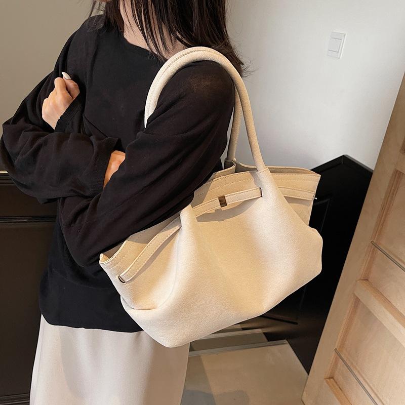 Retro suede large-capacity matte tote bag women's 2025 autumn and winter new fashion versatile portable shoulder vegetable basket bag