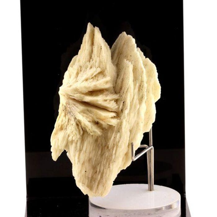 Pierres et Minéraux. Baryte. 1852.80 ct. Les Cèdres mine, Montdardier, Gard, France.