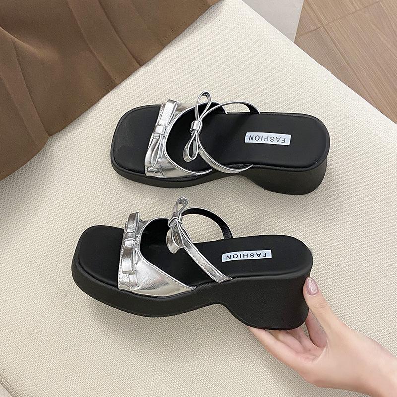 

2025 new platform slippers women s summer outer wear slope heel one-word drag muffin bottom thick heel sandals 40 серебряный