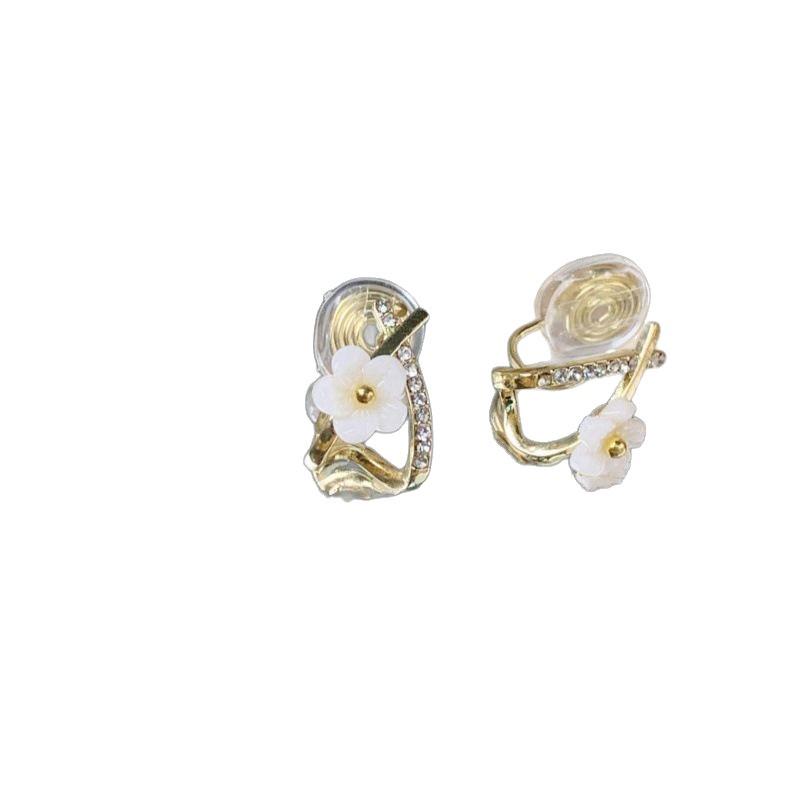 Korean Style Fresh Flower Ear Clips (No Piercing Needed) - Versatile & Painless with High-End Look