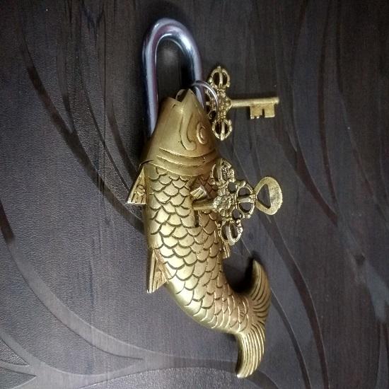 Golden Fish Design Functional Brass Lock with 2 Keys Handcrafted Collectible Decorative Showpiece Door Gate
