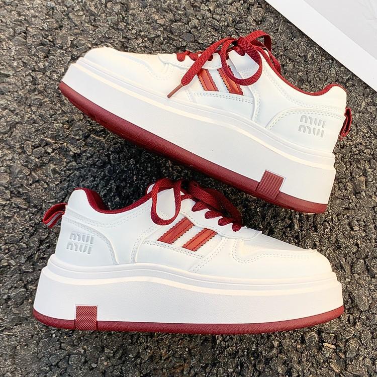 Plateau weiße Schuhe Damen Frühling und Herbst 2025 neue Modelle erhöhen die Höhe von Nischen-Retro-Board-Schuhen Damen lässige Einzelschuhe College