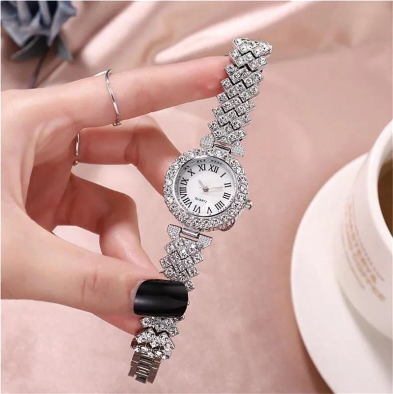 2-piece Ladies' Roman Scale Full Diamond Quartz Watch Heart Bracelet Accessory Set Suitable For Daily Wear