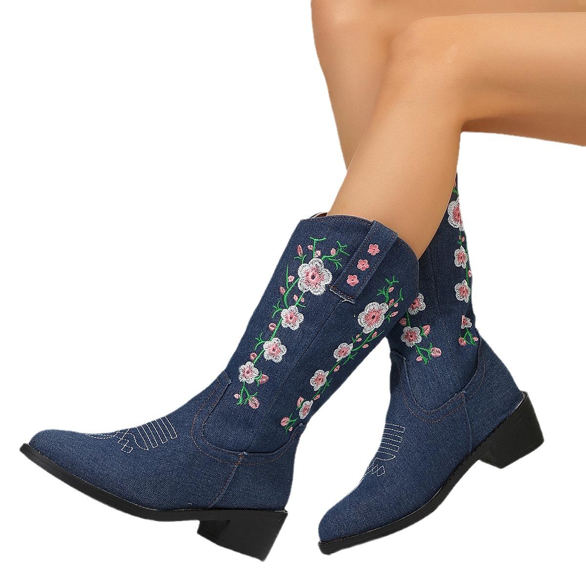 

Осенняя и зимняя обувь. Сапоги. Обувь больших размеров. Ковбойские сапоги с вышивкой среди женщин. 40 темно-синий