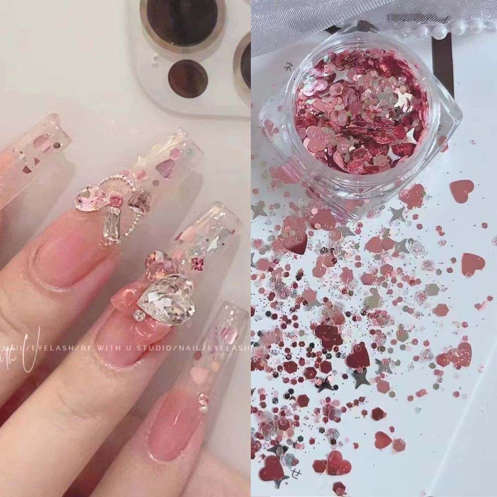 

Блестящий нейл-арт: Смешанные пайетки в форме сердец, цветов, звезд и надписи «Love»