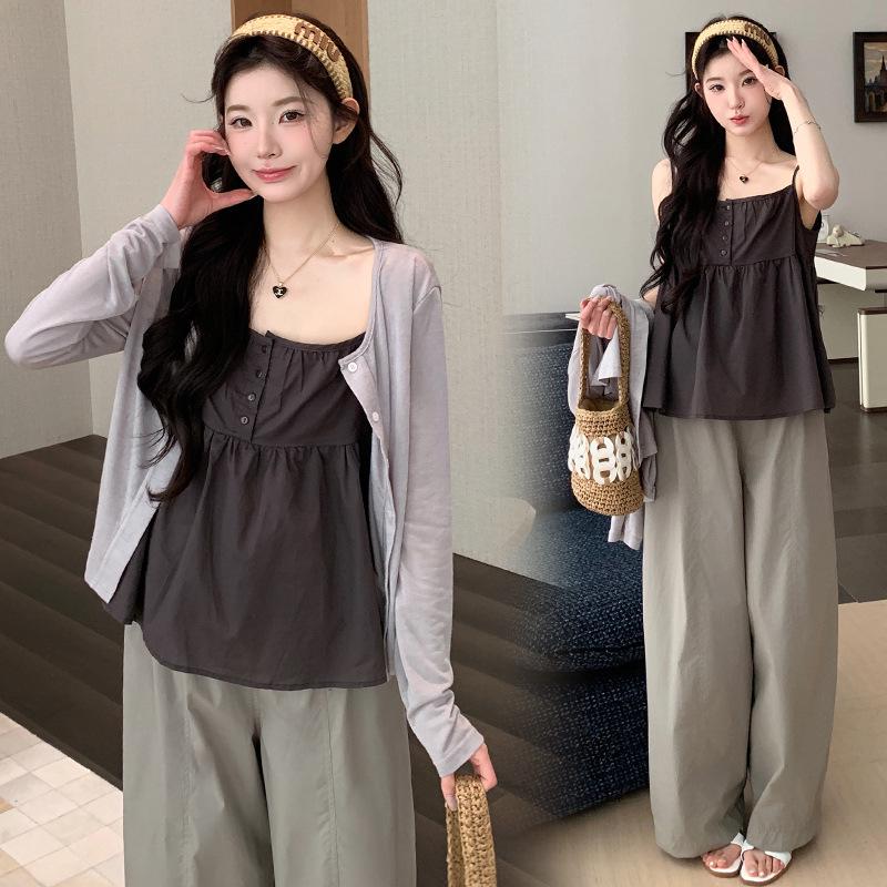 Trendiges Koreanisches Frühling/Sommer Outfit 2026: Leichter Cardigan, altersloses Top & Weitbeinige Hose