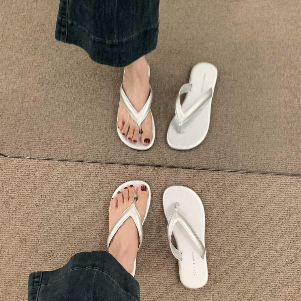 Flat-bottomed flip-flops shoes women's shoes 2025 summer wear beach French small sandals soft-soled toe sandals