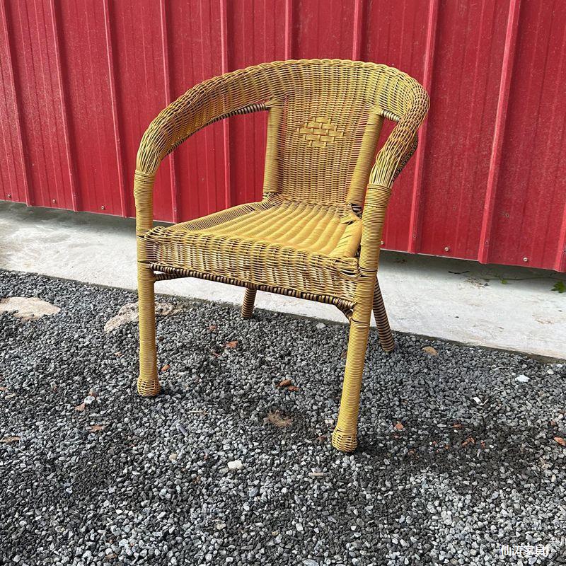 Przyjazny dla osób starszych zewnętrzny pleciony fotel rattanowy do wypoczynku i bezpieczeństwa