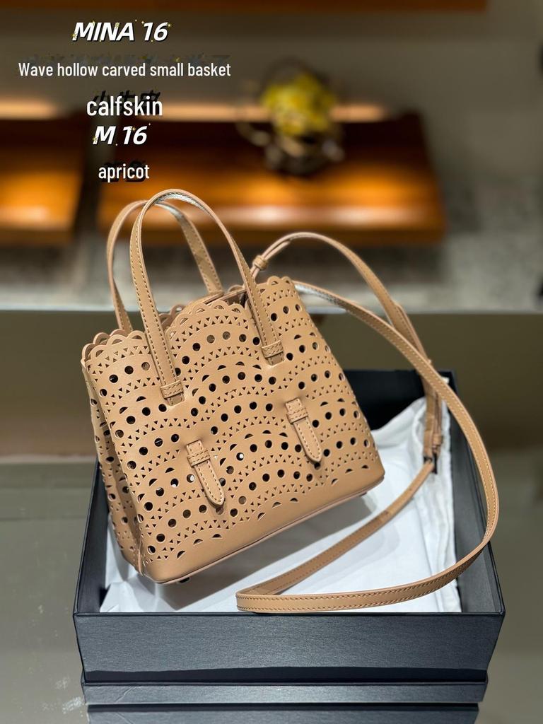 Umhängetasche aus lasergeschnittenem Rindsleder – echtes Leder, Nischendesign, Sommermode für Damen.