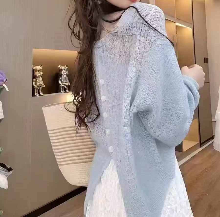 Design Sense Back Button Thin Long-sleeved Sweater Women's Spring and Autumn Short Back Long High-end Knitted Sweater Women