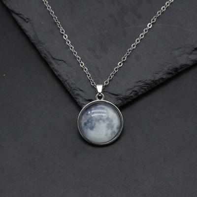 Shining Artificial Moonstone Pendant Necklace Minimalist Style Neck Chain Perfect Jewelry For Women Daily Wear