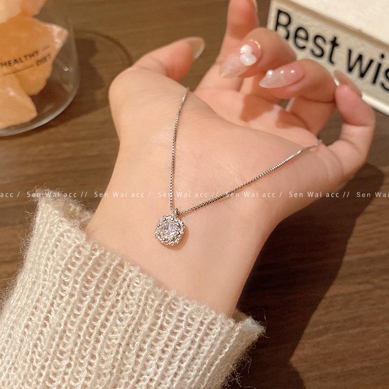 

Flash diamond sugar cube titanium steel necklace women s niche high-end new clavicle chain new neck chain accessories