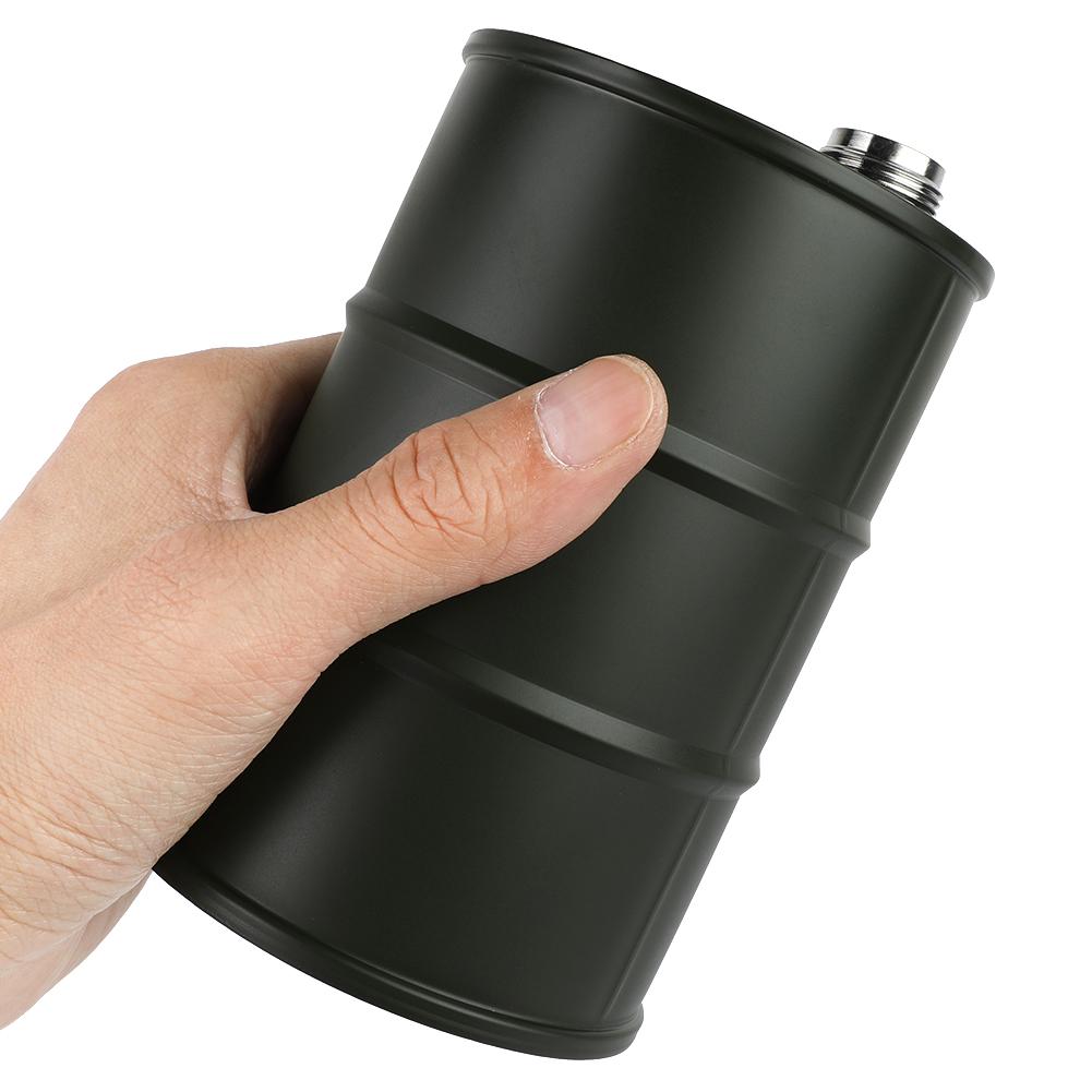 700ml Portable Stainless Steel Beer Barrel Wine Liquor Hip Flask with Sealing Lid(Black)