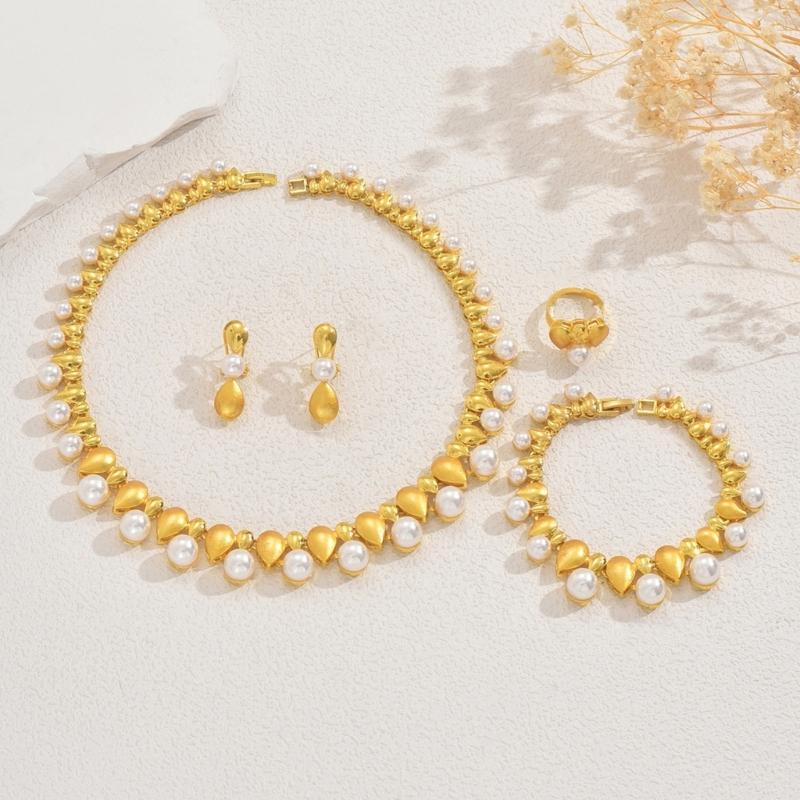 Fashionable Pearls And Metal Jewelry Collection Four Pieces Set Portable Designs Ornament for Multiple Occasions
