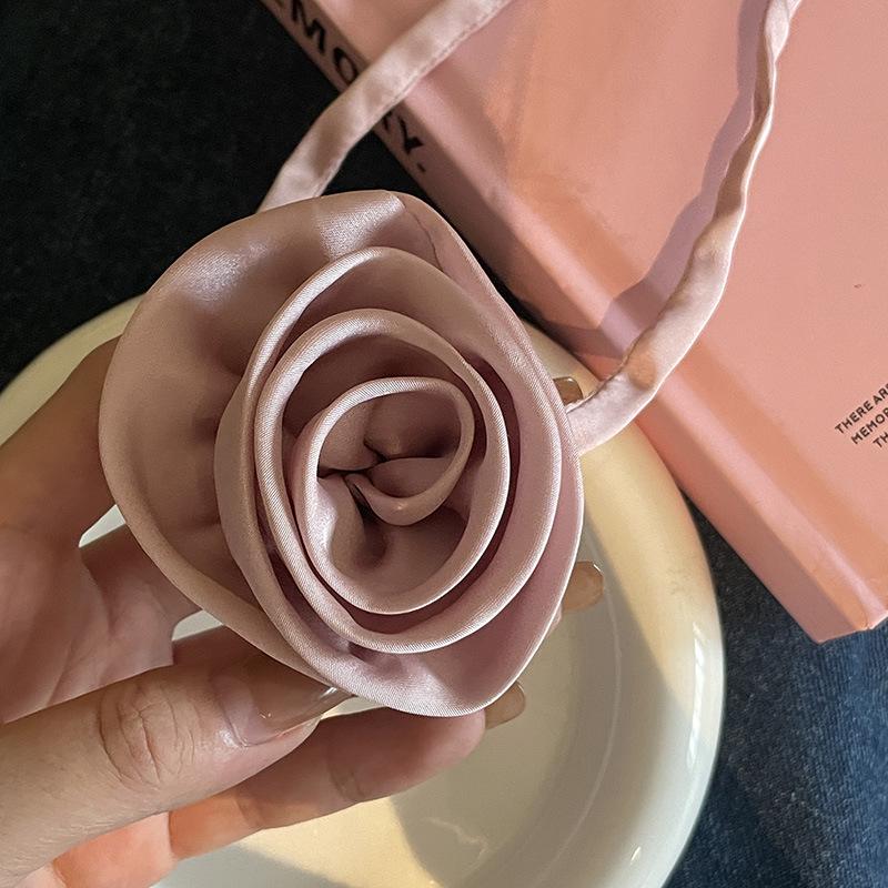 

Чокер из ленты с объемной розой ручной работы и браслет для подружки невесты