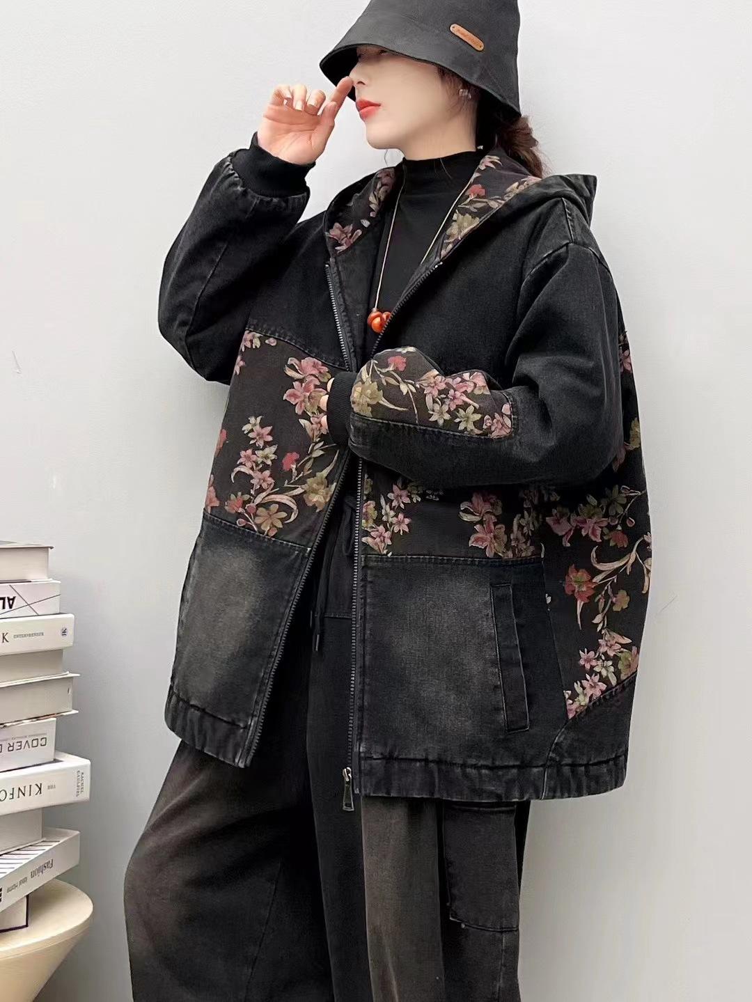 

Осень 2025 новый продукт пэчворк принт верхняя свободная версия джинсовая куртка на молнии с капюшоном женский топ one size fits all чёрный