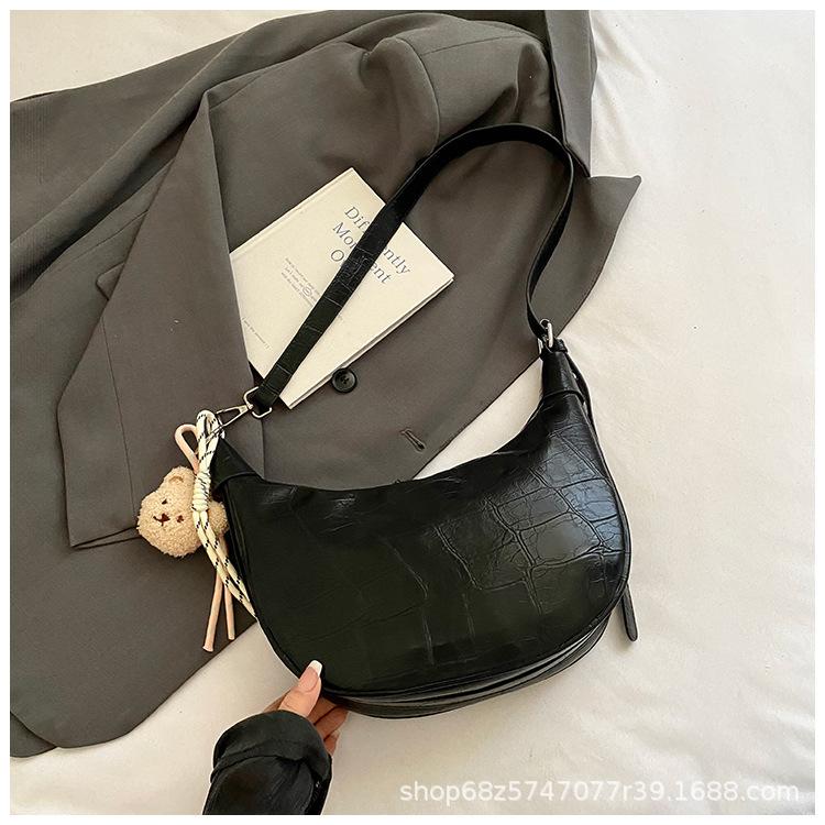 

Retro simple dumpling small bag 2025 new Korean version fashionable simple niche design single shoulder messenger commuter bag чёрный