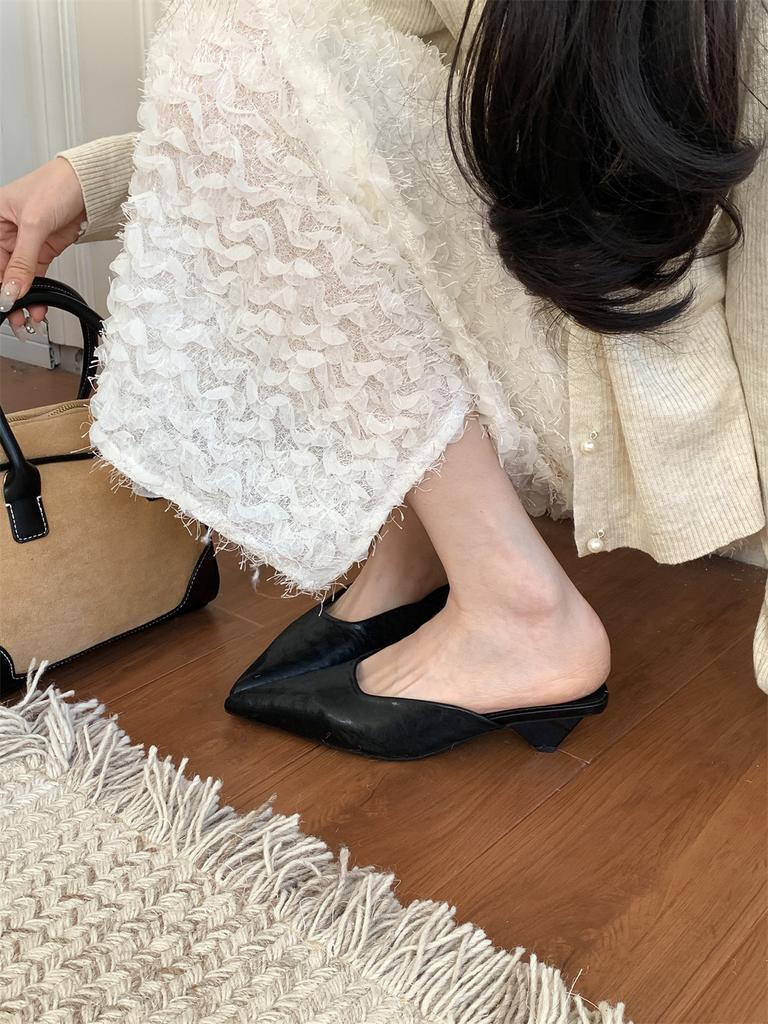 Traubenmutter 2025 Frühling neue flache Mules mit halber Ferse tragen High-End Koreanische Version spitze Freizeitschuhe