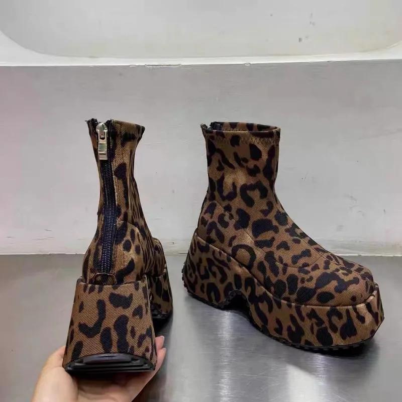 Pantofi de modă cu talpă groasă pentru femei 2024 Moda de stradă Cizme de damă cu imprimeu leopard Pantofi de petrecere punk la modă și versatili