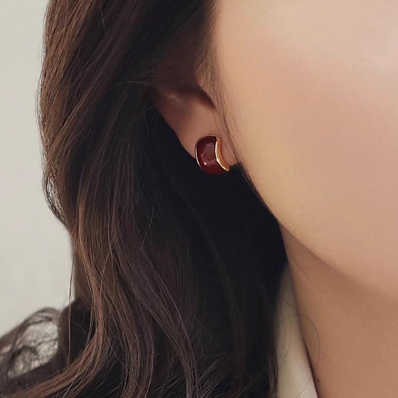 Boucles d'oreilles à clip en émail rouge—Design bobine anti-moustique, Pas besoin de piercing, Parfaites pour le Nouvel An et Noël, Style rétro de Hong Kong