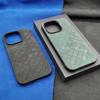 Capa de Couro Camurça Alcantara com Trama de Luxo para iPhone 15 Pro Max 16 17 Air 14 Plus 13 12 Mini 11 Xs Max Xr X Turn Capa Traseira de Pele