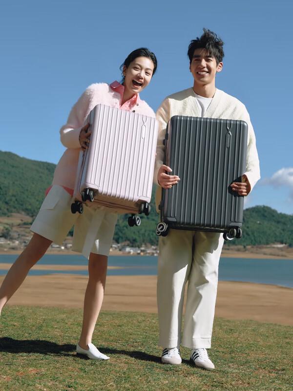 American Tourister 20-inch Expandable Hardside Luggage