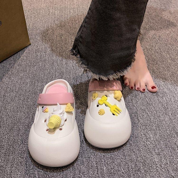 Stepping on shit feeling baotou beach beach shoes 2025 summer new Internet celebrity personality niche non-slip comfortable hole shoes women