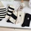 Mode Mittellange Socken Frühling Sommer Schwarz Weiß Gestreifte Socken Neue Bestickte Socken