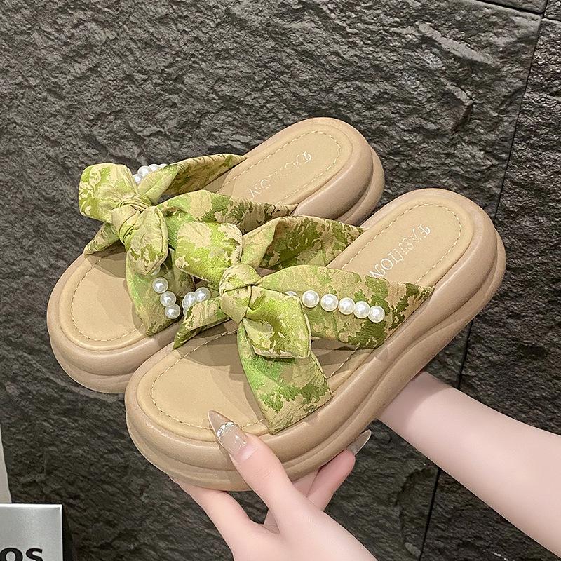 Cool slippers women's summer wear 2025 new platform beach shoes Internet celebrity women's casual fashion word slippers women