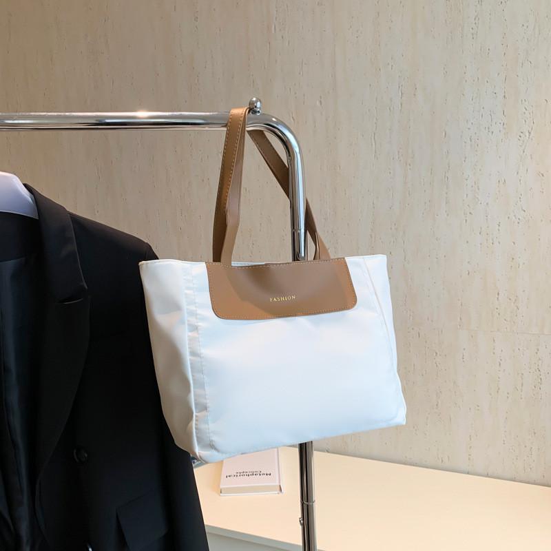 Bolsa Tote Feminina Estilosa de Grande Capacidade 2024 Nova Bolsa de Ombro de Primavera Para o Trabalho Moda de Rua
