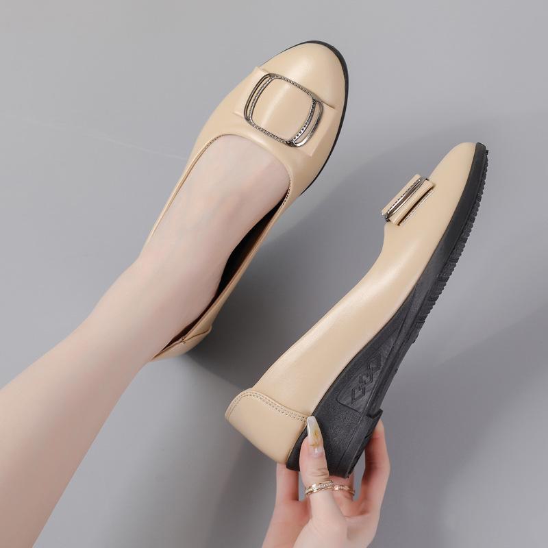 Dámská pohodlná obuv z měkké kůže, která neklouže