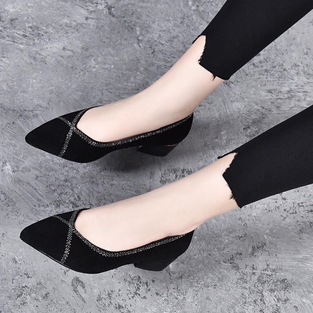 Pointed Single Shoes Women's Spring New Rhinestone Sheepskin Temperament Low Heel Women's Shoes Women's Black Work Shoes