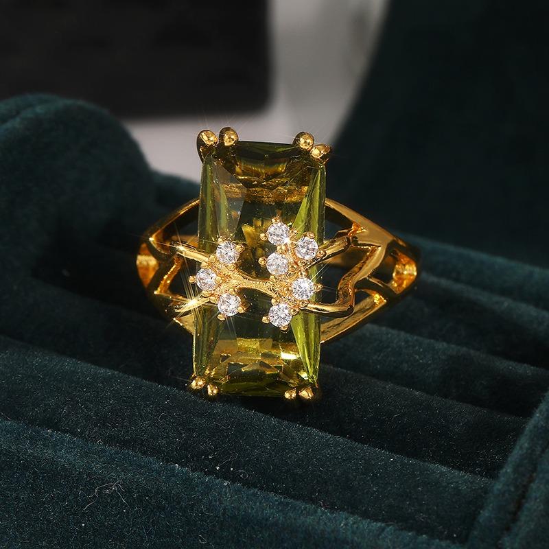 Vintage Inlaid Green CZ Women's Ring Classic Gold Color Hand Carving Branch Daily Wear Party Jewelry Anniversary Gift