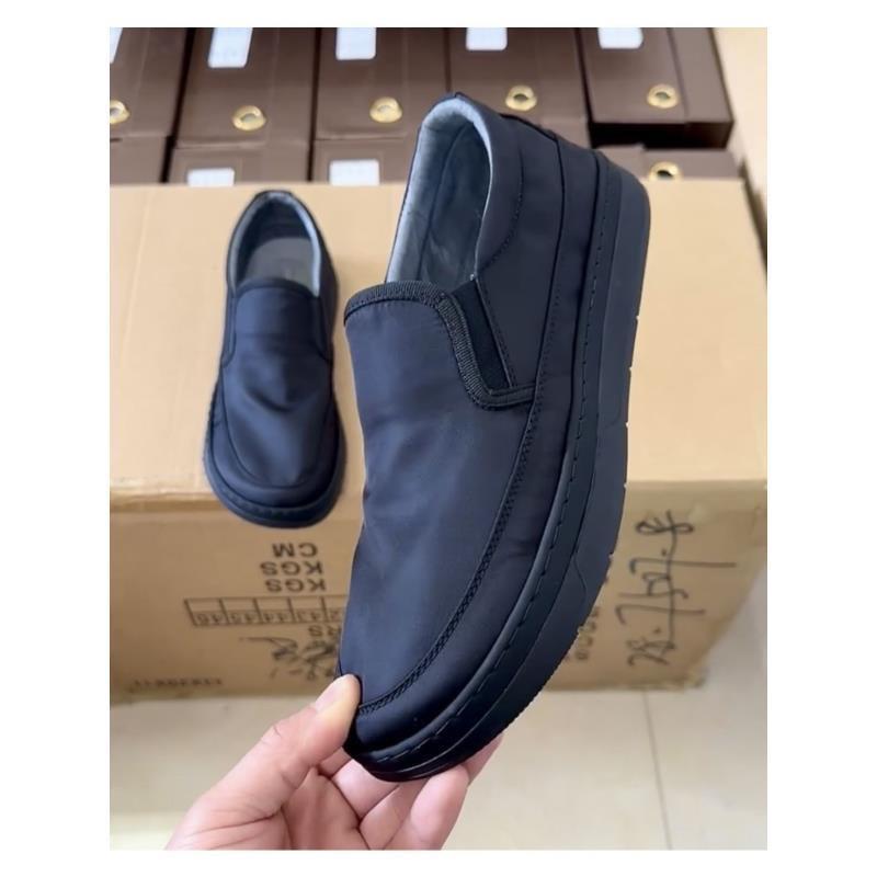 Fashion 2025 New Men's Slip-On Canvas Sneakers Low-Top Casual Sports Shoes Lightweight Breathable Anti-Slip Comfortable for Walking/Gym