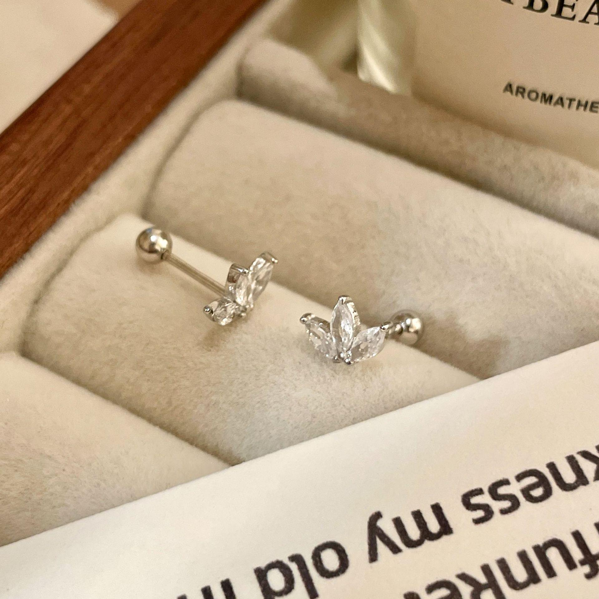 

S925 Sterling Silver Clover Stud Earrings with Inlaid Diamonds - Korean Style Light Luxury Niche Design for Women S925 Silver
