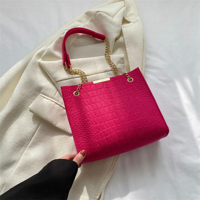 Elegant Casual Commuter Crossbody Bag 2023 Spring New Simple Chain Tote For Women