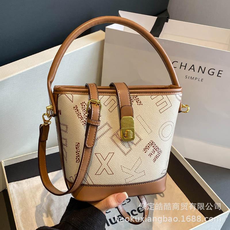 Super fire small bag women's autumn and winter versatile 2025 new letter shoulder messenger bag Korean version popular portable bucket bag